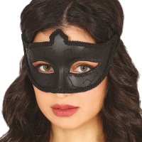 Máscara preta com embelezamento cintilante