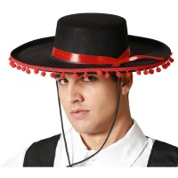 Chapéu cordobês com borlas vermelhas