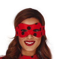 Máscara vermelha com bolinhas pretas