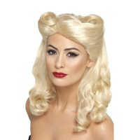 Peruca loira com penteado pin up