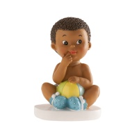 Figura para bolo de batizado com bebé castanho com bola - 10 cm