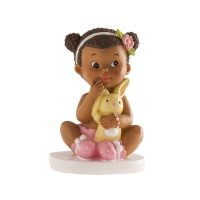 Figura para bolo de batizado com bebé morena com coelhinho - 10 cm