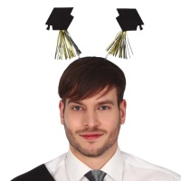 Bandolete com bonés e pompons de formatura