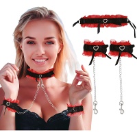 Gargantilha e pulseiras com correntes