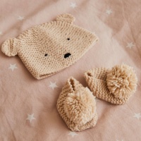 Kit de tricô com caixa de oferta - Gorro e sapatinhos para bebé - DMC