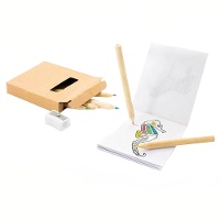 Caderno para colorir com lápis de cor