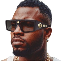 Óculos com símbolo de dólar