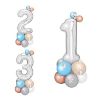 Conjunto de balões com números prateados e azuis - 19 peças.