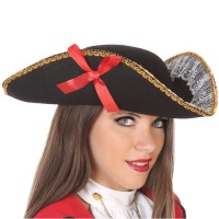 Chapéu de capitão de pirata com fita vermelha