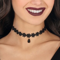 Gargantilha bordada com flores negras