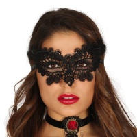 Máscara bordada com borboleta preta