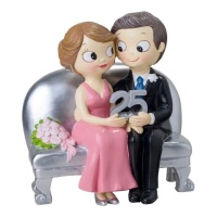 Figura de noivos sentados bodas de prata 14 x 15 cm