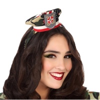 Fita de cabeça com mini chapéu militar
