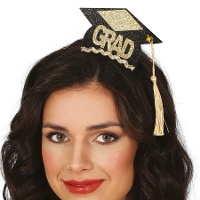 Tiara com capelo de estudante graduado