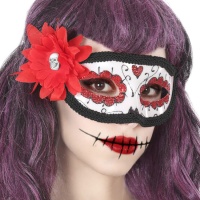 Máscara de Catrina mexicana com rosa vermelha
