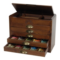 Móvel com 500 meadas de fio Mouliné Spécial em todas as cores - DMC
