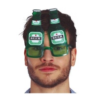 Óculos com garrafas de cerveja