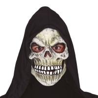 Máscara de caveira com dentes grandes e capuz