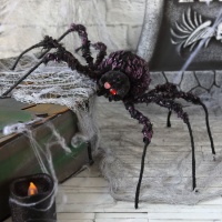 Aranha preta e lilás de 43 x 36 cm