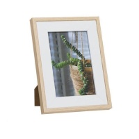 Moldura de madeira natural e branca para fotografia de 10 x 15 cm - DCasa