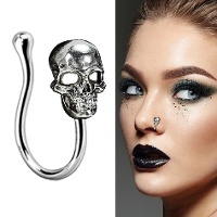 Piercing metálico de caveira