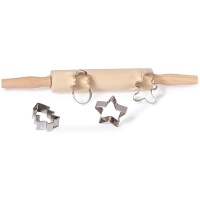 Rolo de madeira com cortadores natalinos