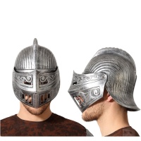 Capacete medieval com viseira