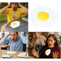 Ovo frito de brincadeira realista