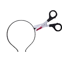Tiara com tesoura ensanguentada